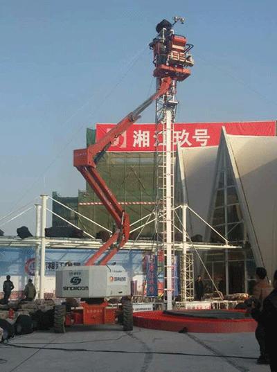 成都升降機,四川高空作業(yè)平臺,電動升降機,蜘蛛車,曲臂車,自行走曲臂車,自行走剪叉車,鋁合金升降機