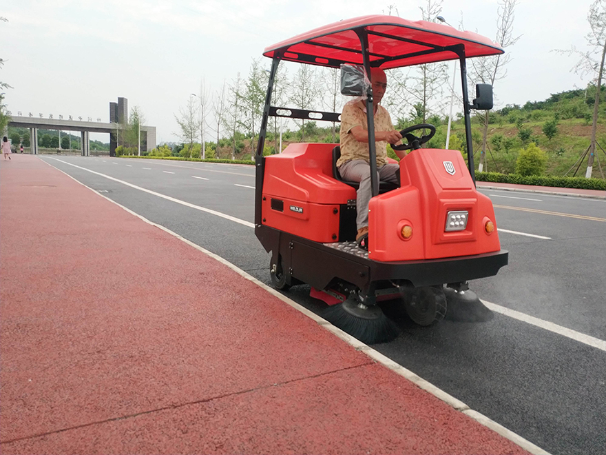 綿陽掃地機(jī),綿陽掃地車,綿陽街道掃地機(jī),綿陽電動(dòng)掃地機(jī)