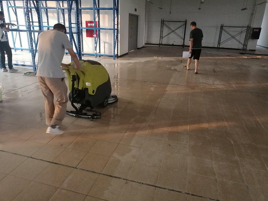 成都手推式洗地機,農(nóng)貿(mào)市場洗地機,四川手推式洗地機